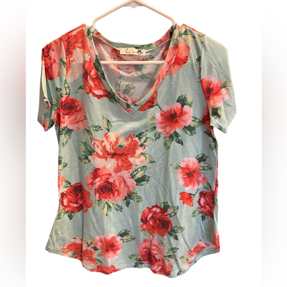 Gorilla-cat Rose detail v neck